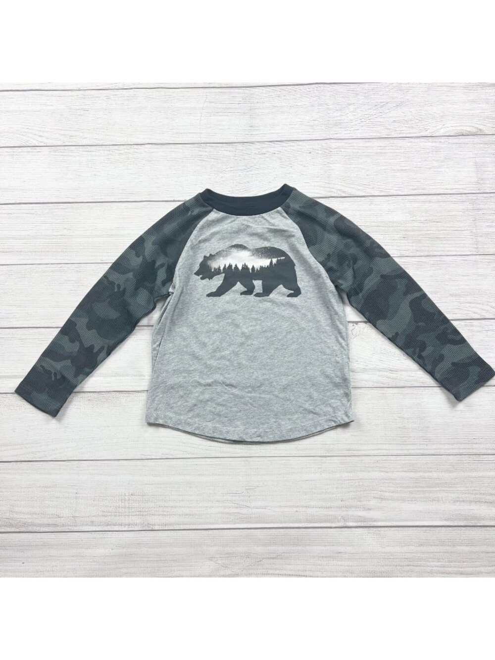 Old Navy Boys Camo Sleeves Bear Graphic Raglan Shirt Gray Black S 6-7